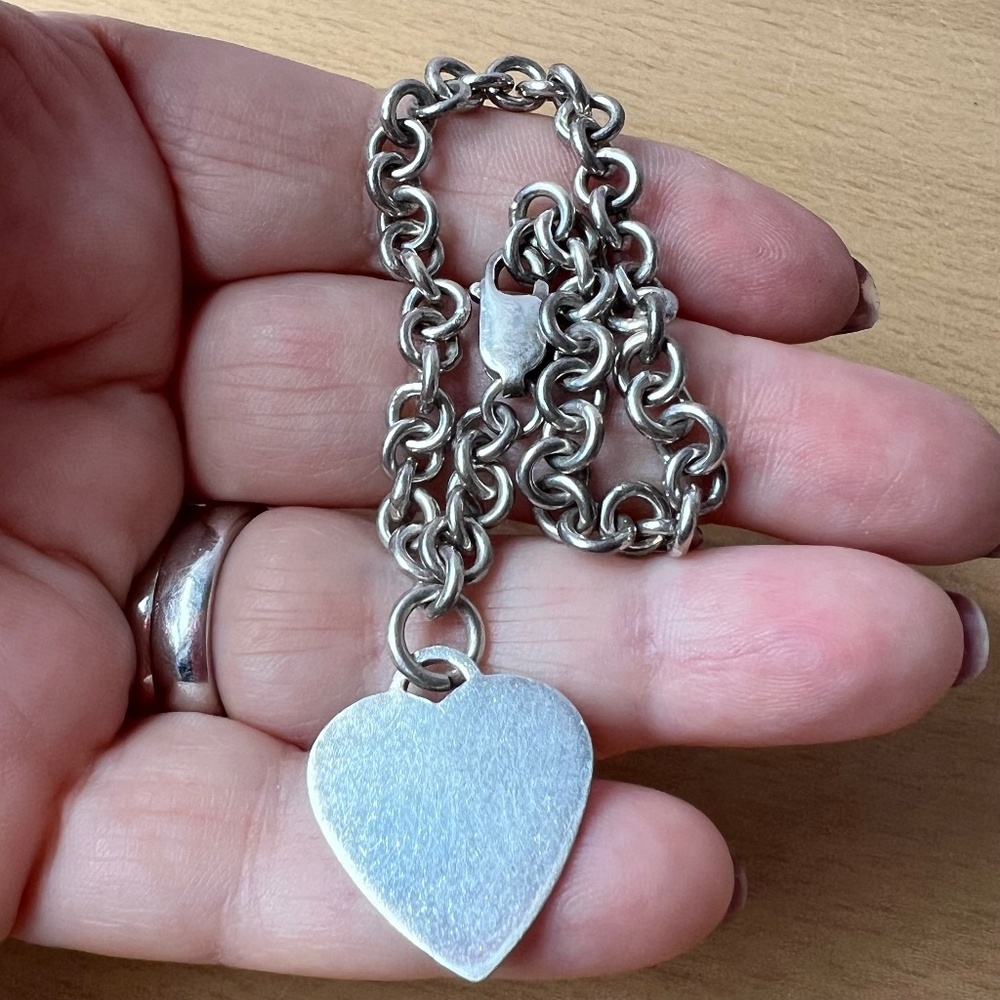 VINTAGE DESIGNER 925 STERLING SILVER BRACELET ROLO CHAIN DANGLING HEART CHARM